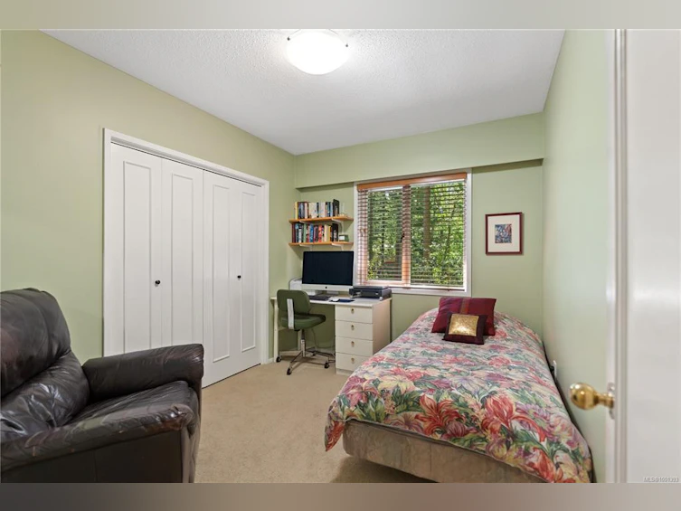 956 Carolwood Drive, Saanich, BC, V8X 3V1 - 25