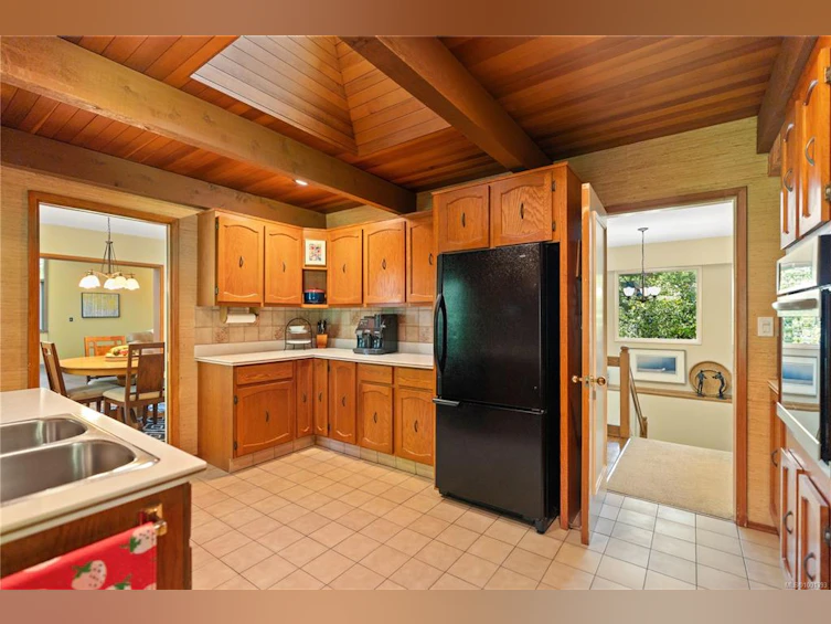 956 Carolwood Drive, Saanich, BC, V8X 3V1 - 16