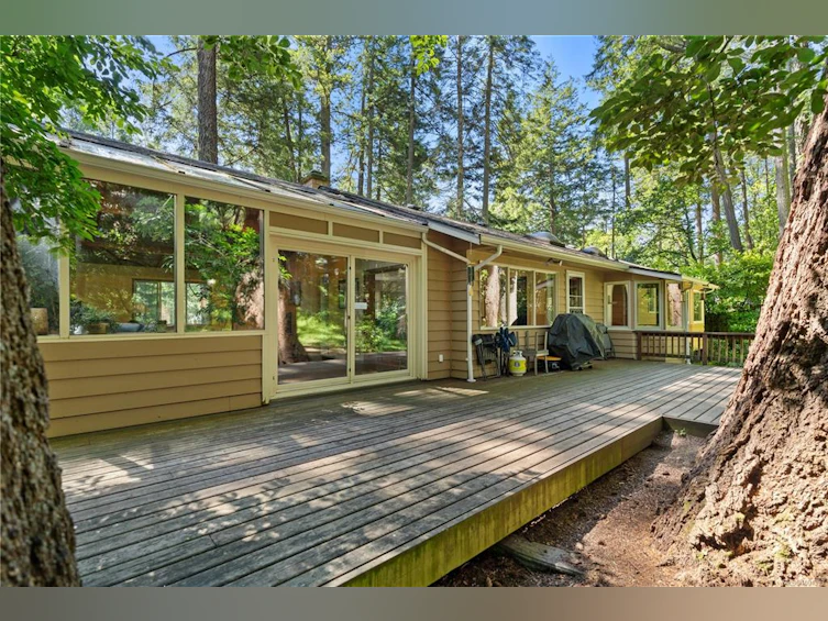 956 Carolwood Drive, Saanich, BC, V8X 3V1 - 40