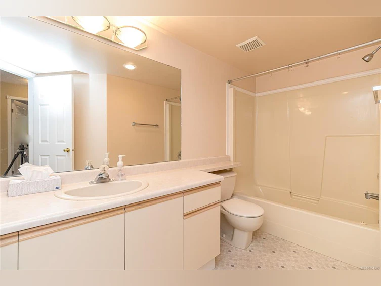 104-3900 Shelbourne Street, Saanich, BC, V8P 4H8 - 34