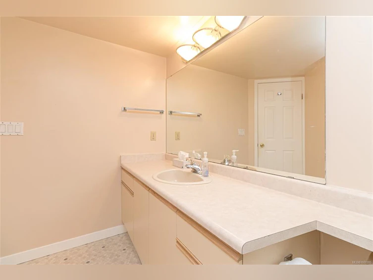 104-3900 Shelbourne Street, Saanich, BC, V8P 4H8 - 36