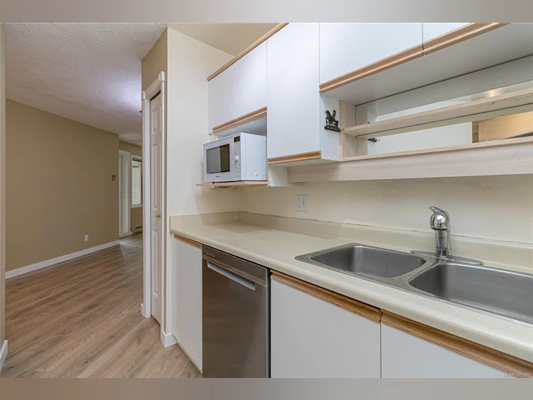 104-3900 Shelbourne Street, Saanich, BC, V8P 4H8 - 25