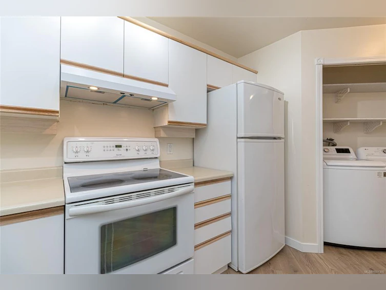 104-3900 Shelbourne Street, Saanich, BC, V8P 4H8 - 24