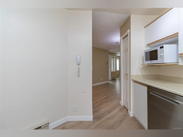 104-3900 Shelbourne Street, Saanich, BC, V8P 4H8 - 21