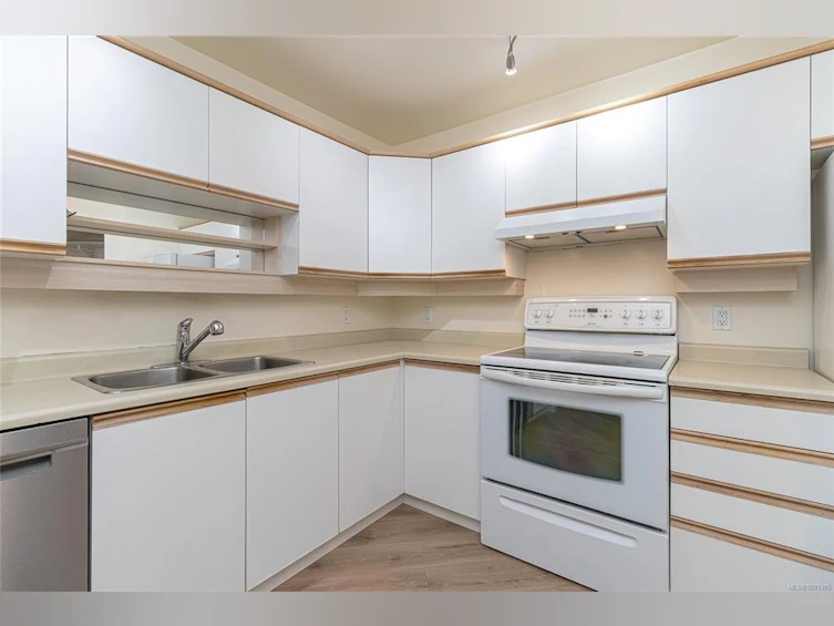104-3900 Shelbourne Street, Saanich, BC, V8P 4H8 - 19