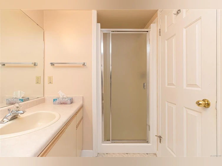 104-3900 Shelbourne Street, Saanich, BC, V8P 4H8 - 31