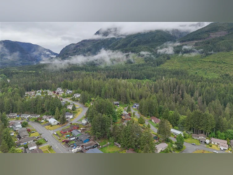 631 Nimpkish Drive, Gold River, BC, V0P 1G0 - 3