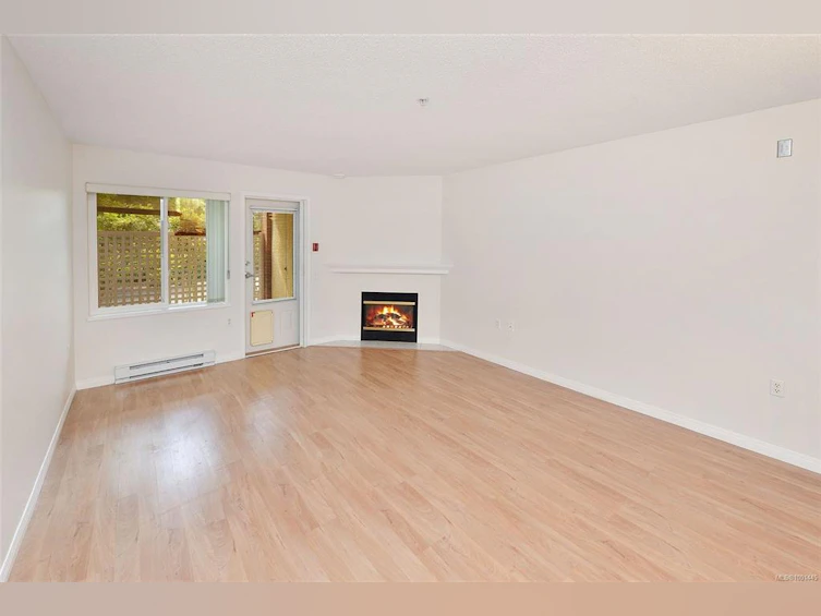 101-2045 Carrick Street, Oak Bay, BC, V8R 2M5 - 2