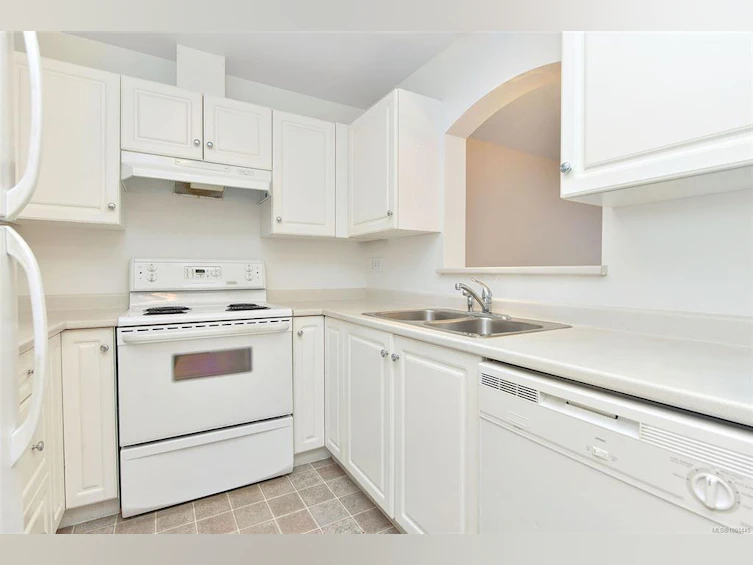 101-2045 Carrick Street, Oak Bay, BC, V8R 2M5 - 6