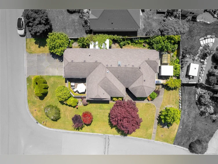 910 Fairways Drive, Qualicum Beach, BC, V9K 1E1 - 37