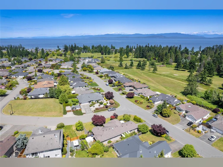 910 Fairways Drive, Qualicum Beach, BC, V9K 1E1 - 42
