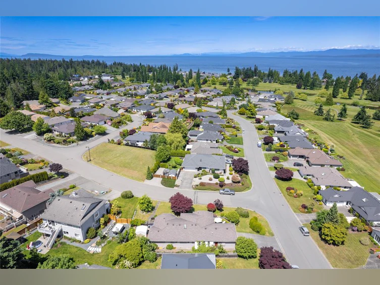 910 Fairways Drive, Qualicum Beach, BC, V9K 1E1 - 43