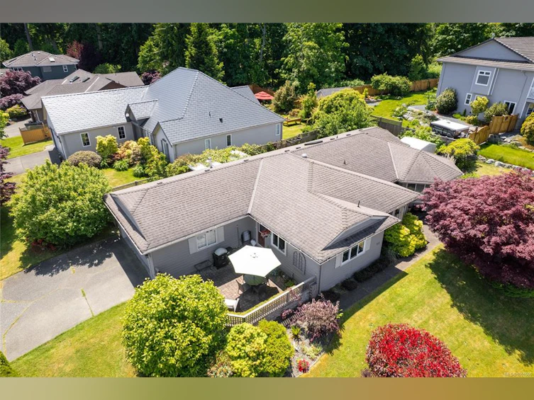 910 Fairways Drive, Qualicum Beach, BC, V9K 1E1 - 9