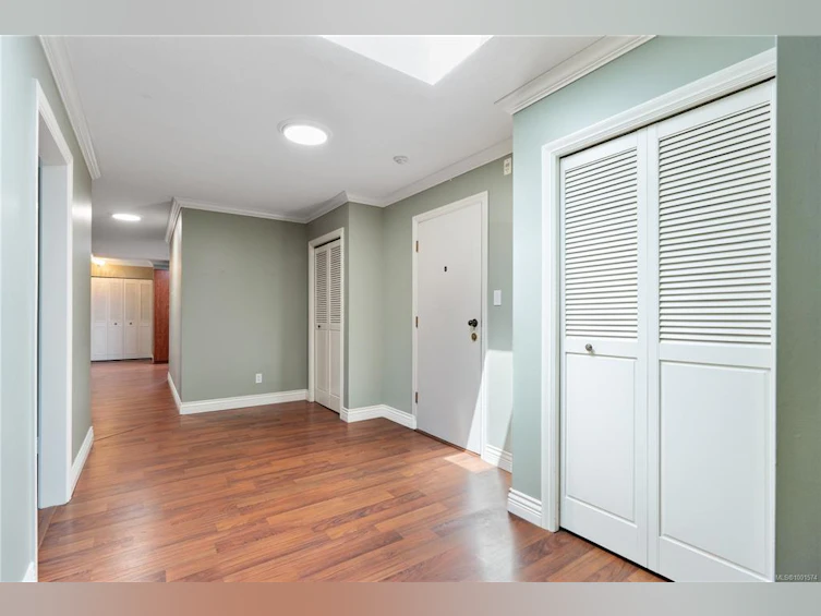 403-190 W Gorge Road, Saanich, BC, V9A 1M4 - 2