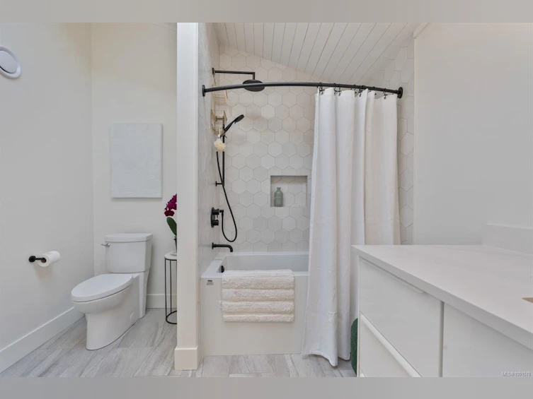 5045 Prospect Lake Road, Saanich, BC, V9E 1J5 - 30