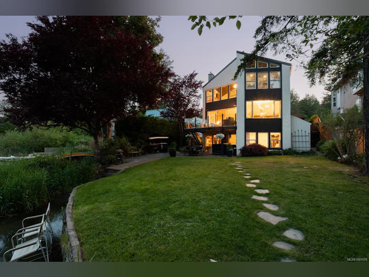 5045 Prospect Lake Road, Saanich, BC, V9E 1J5 - 2