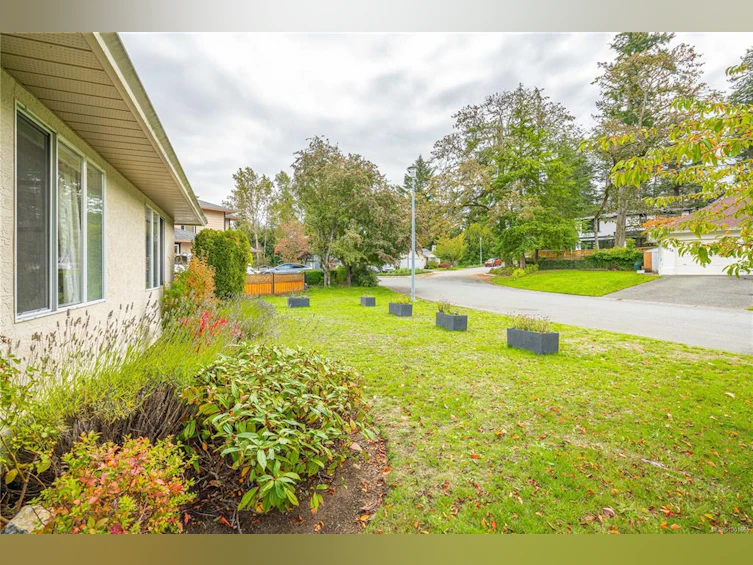 3979 Blue Ridge Place, Saanich, BC, V8Z 2V3 - 73