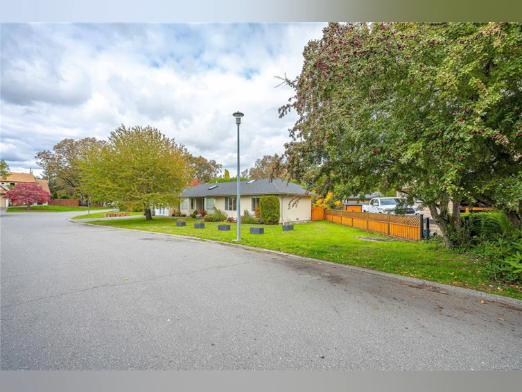 3979 Blue Ridge Place, Saanich, BC, V8Z 2V3 - 68