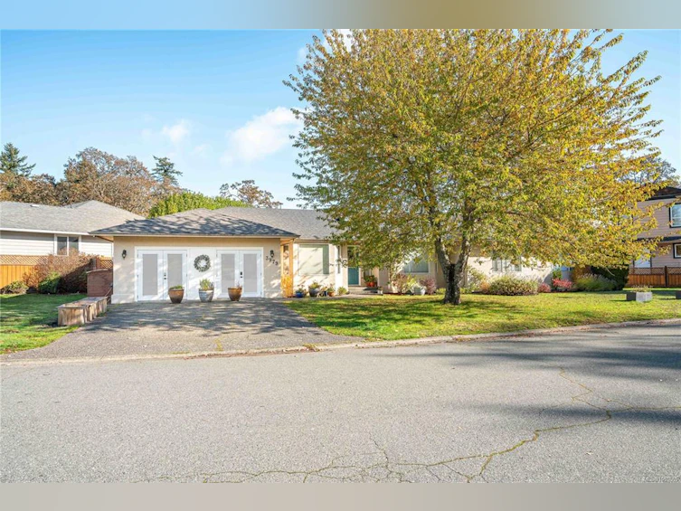 3979 Blue Ridge Place, Saanich, BC, V8Z 2V3