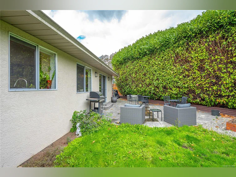 3979 Blue Ridge Place, Saanich, BC, V8Z 2V3 - 59