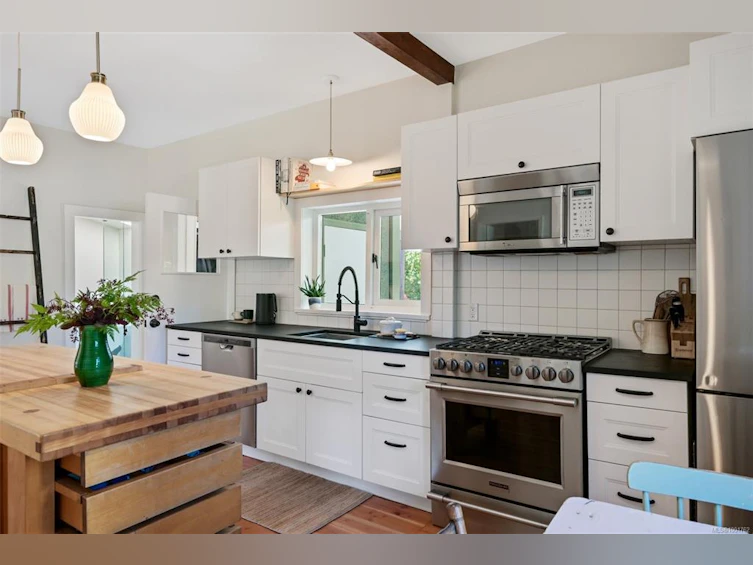 715 Powderly Avenue, Victoria, BC, V9A 2Z3 - 20