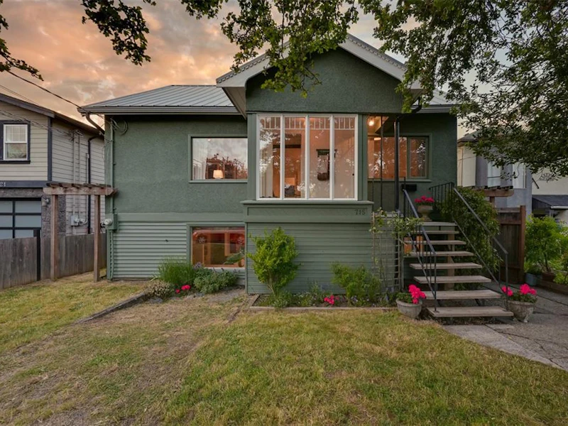 715 Powderly Avenue, Victoria BC V9A 2Z3