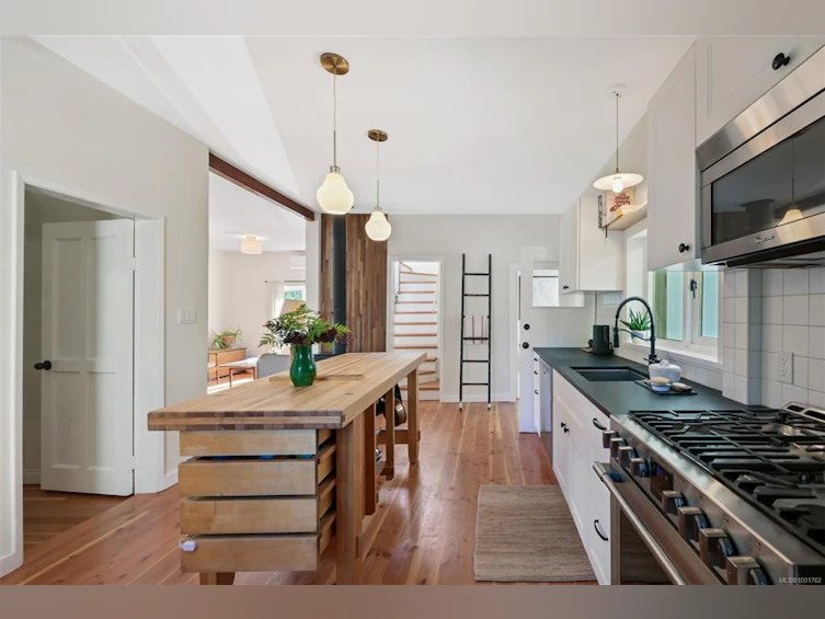 715 Powderly Avenue, Victoria, BC, V9A 2Z3 - 22