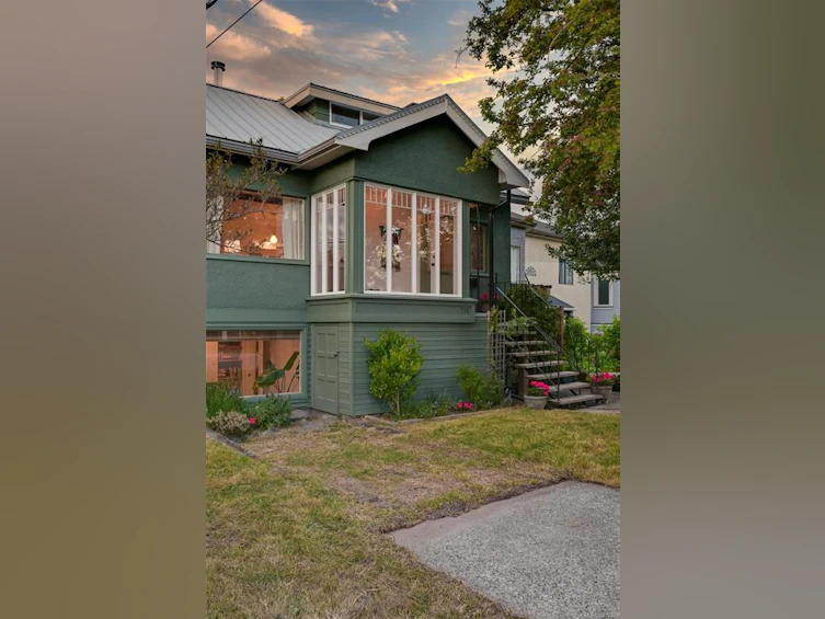 715 Powderly Avenue, Victoria, BC, V9A 2Z3 - 4