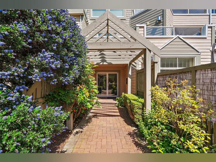 401-2250 James White Boulevard, Sidney, BC, V8L 1Z4 - 7