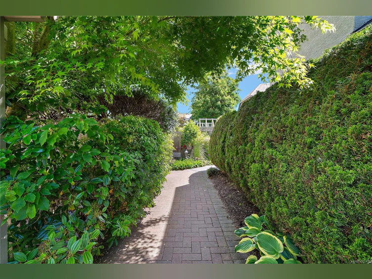 401-2250 James White Boulevard, Sidney, BC, V8L 1Z4 - 32