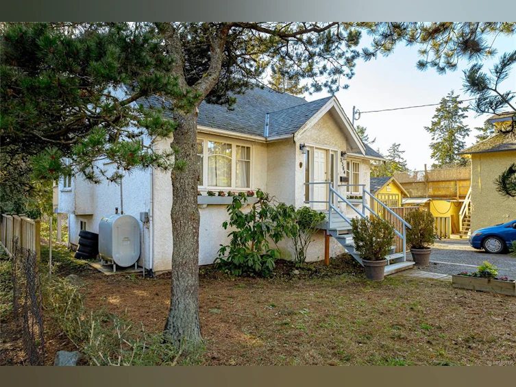 3364 Cook Street, Saanich, BC, V8X 1A8 - 2
