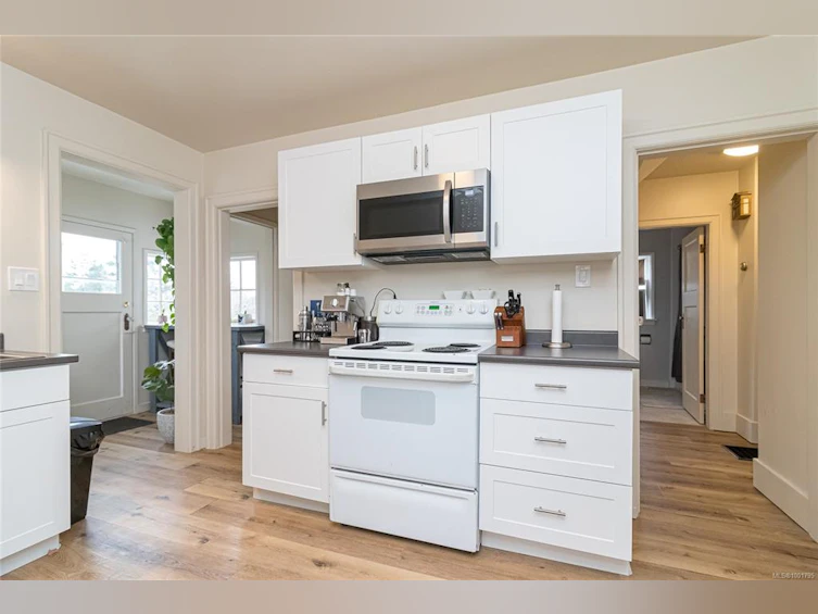 3364 Cook Street, Saanich, BC, V8X 1A8 - 10
