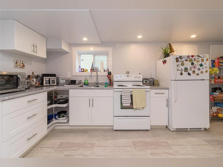 3364 Cook Street, Saanich, BC, V8X 1A8 - 33