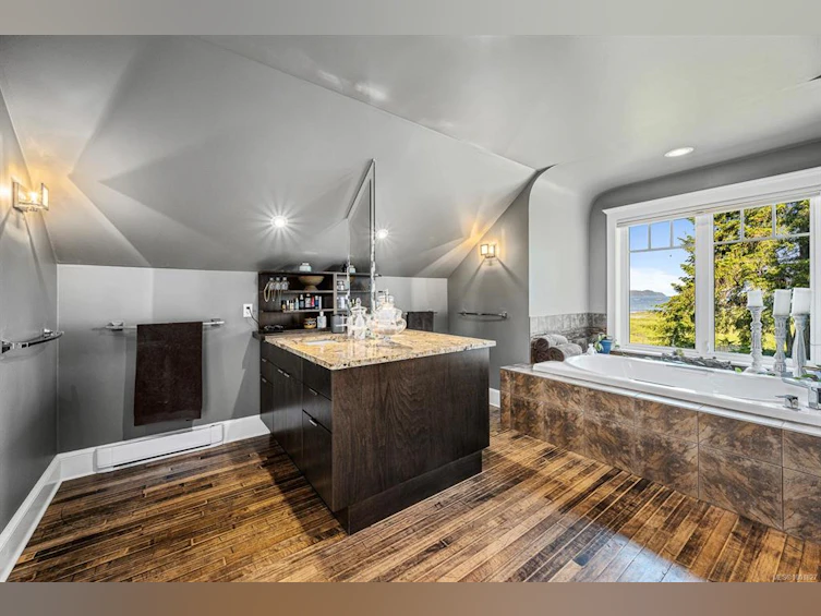 505 Arbutus Bay Road, Fanny Bay, BC, V0R 1W0 - 33