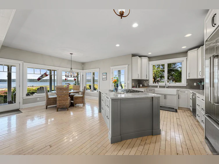 505 Arbutus Bay Road, Fanny Bay, BC, V0R 1W0 - 6
