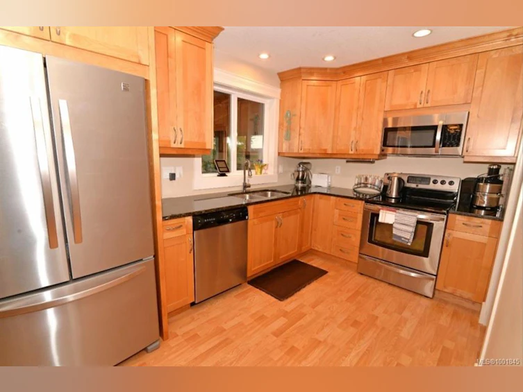1355 Hodges Road, French Creek, BC, V9P 2B5 - 11