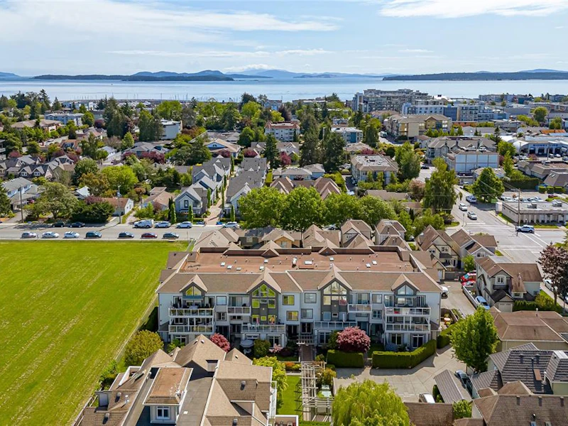 201 - 2278 James White Boulevard, Sidney BC V8L 1Z4