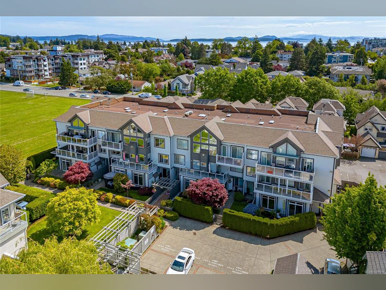 201-2278 James White Boulevard, Sidney, BC, V8L 1Z4 - 2