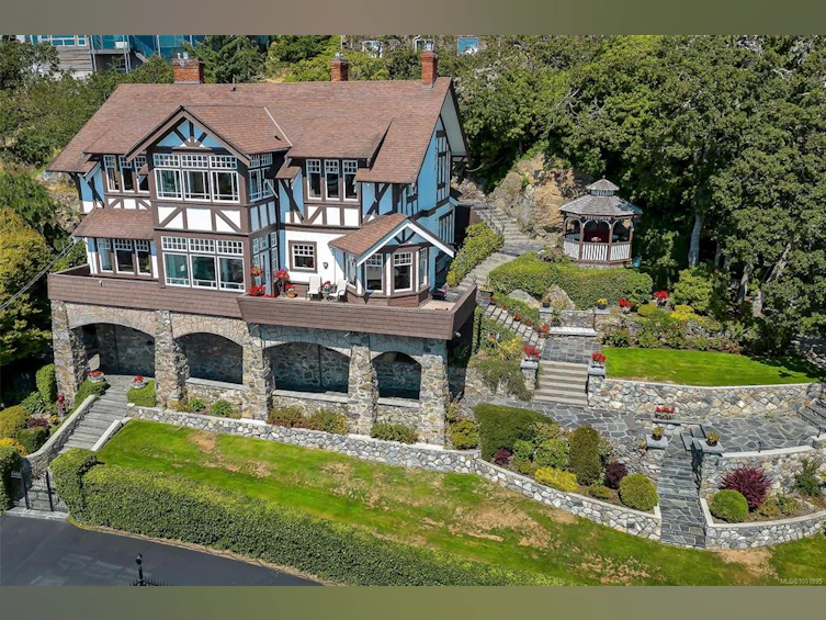 1926 Crescent Road, Oak Bay, BC, V8S 2H1