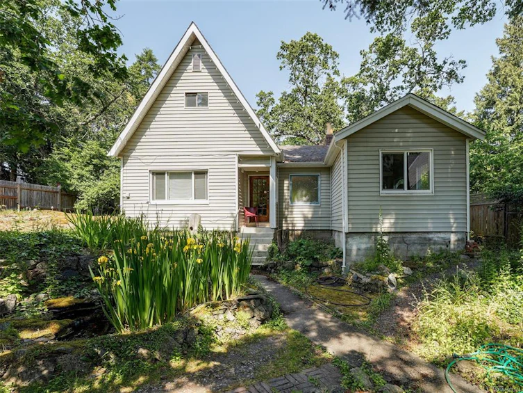 2784 Tudor Avenue, Saanich, BC, V8N 1L7