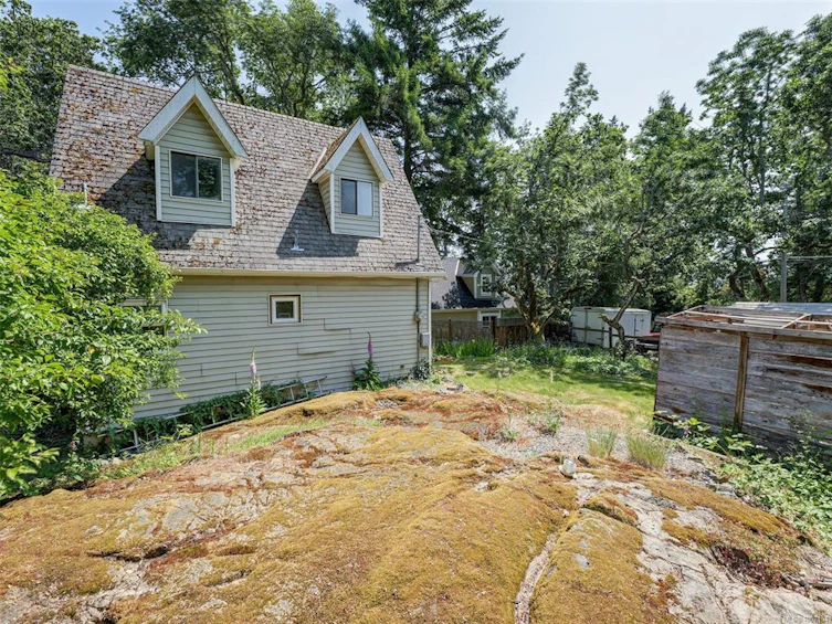2784 Tudor Avenue, Saanich, BC, V8N 1L7 - 3