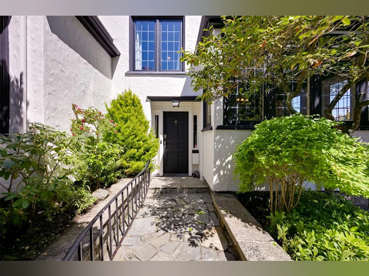 1630 York Place, Oak Bay, BC, V8R 5X2 - 11