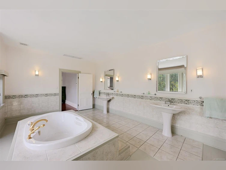 1630 York Place, Oak Bay, BC, V8R 5X2 - 46