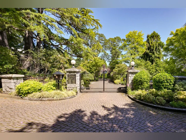 1630 York Place, Oak Bay, BC, V8R 5X2 - 10