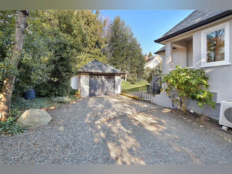 2350 Nottingham Road, Oak Bay, BC, V8R 6C1 - 53