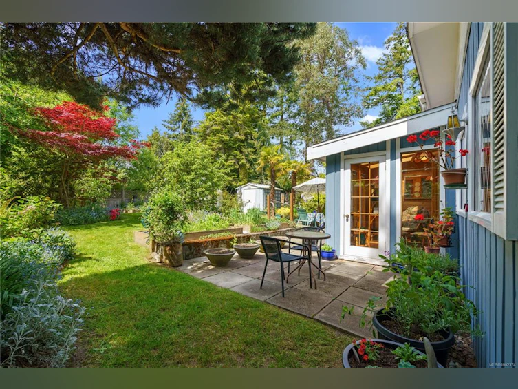 10270 Resthaven Drive, Sidney, BC, V8L 3H4 - 27