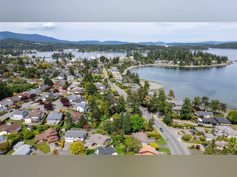 10270 Resthaven Drive, Sidney, BC, V8L 3H4 - 62