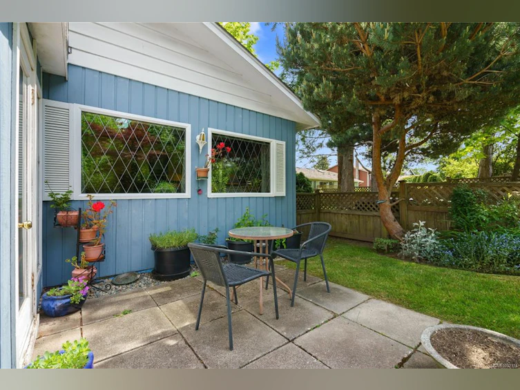 10270 Resthaven Drive, Sidney, BC, V8L 3H4 - 41