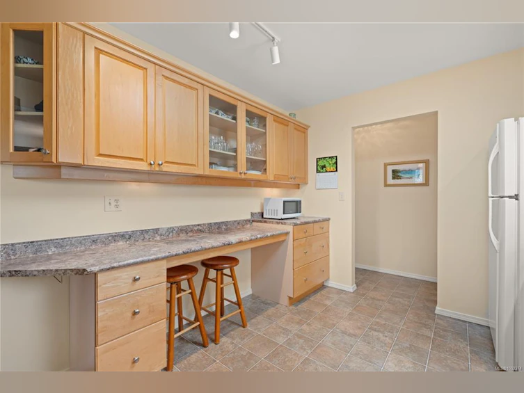 10270 Resthaven Drive, Sidney, BC, V8L 3H4 - 14