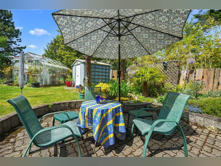 10270 Resthaven Drive, Sidney, BC, V8L 3H4 - 39